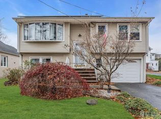 53 Melbourne Ct, Woodbridge, NJ