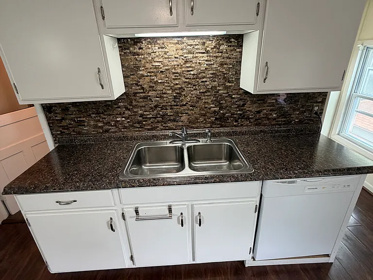 140 Summit St #2 — Photo 18