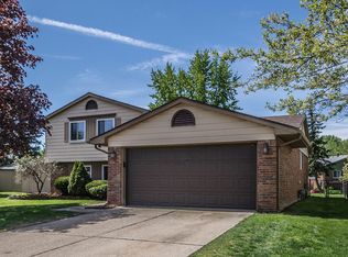 41733 Hanford Rd, Canton, MI 48187