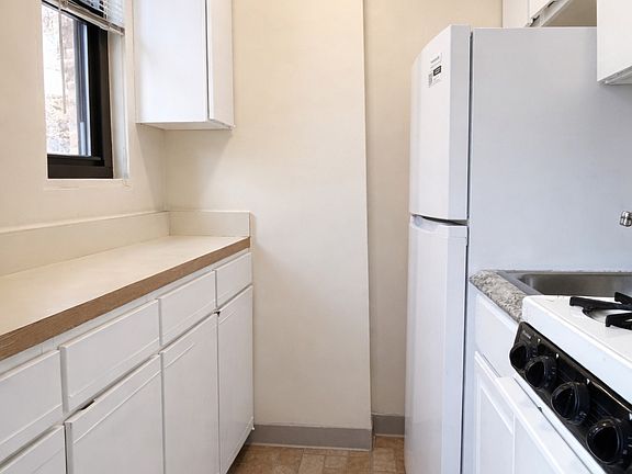 3rd image of 1021 Arlington Blvd APT 646