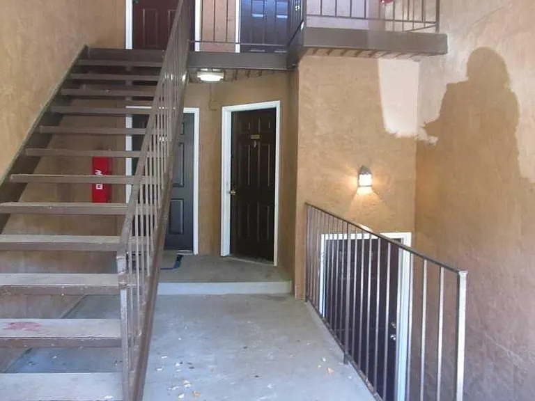 313 Seasons Pkwy — Photo 2