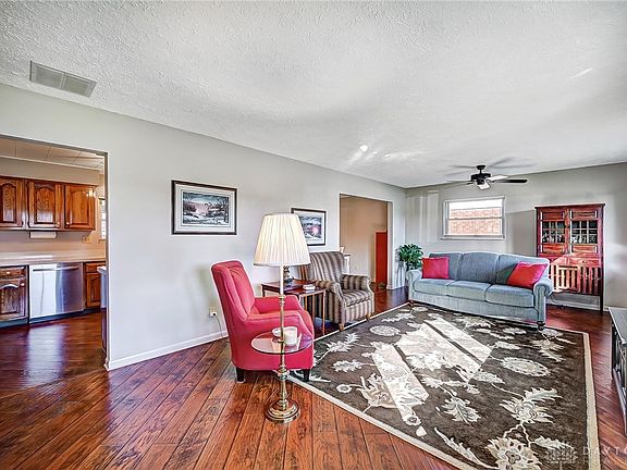 4th image of 606 S Sunset Dr