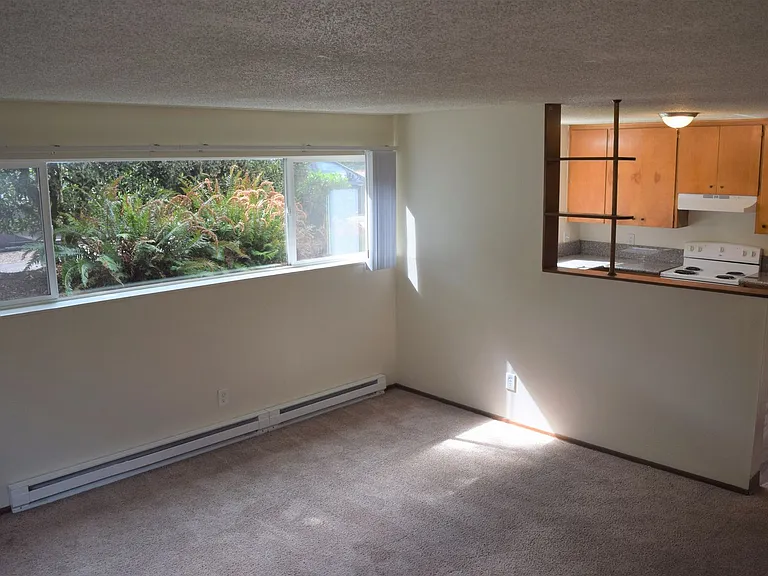 Sanders Apartments — Photo 5