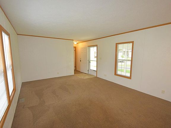 3rd image of 172 Pembrooke Dr