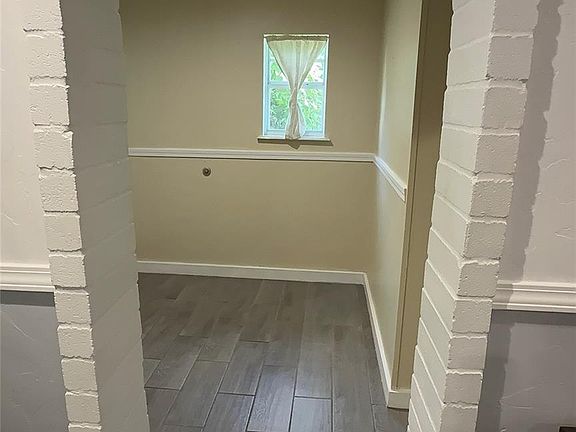 5th image of 3821 Moore St
