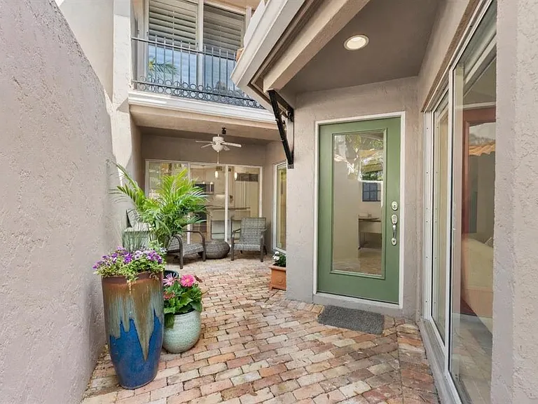 200 Cocoanut Ave #5 — Photo 2
