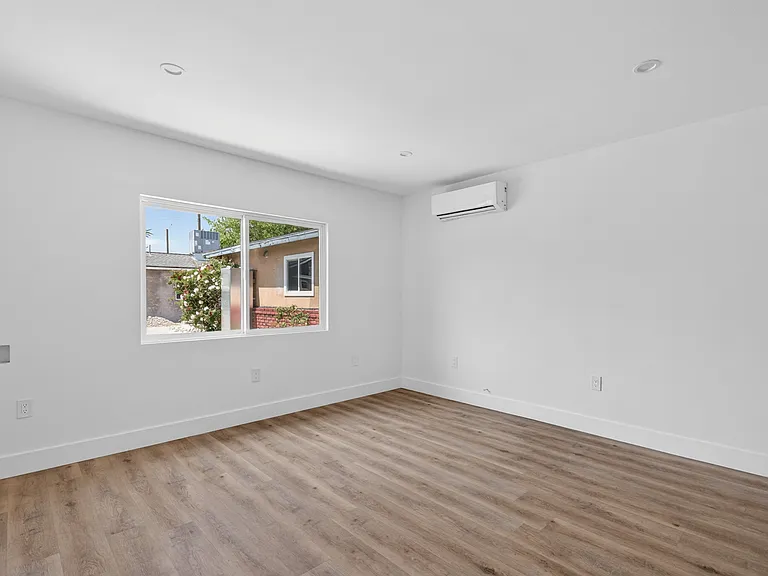 6858 Ira Ave — Photo 15