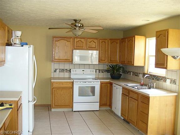 4th image of 220 Akers Ave