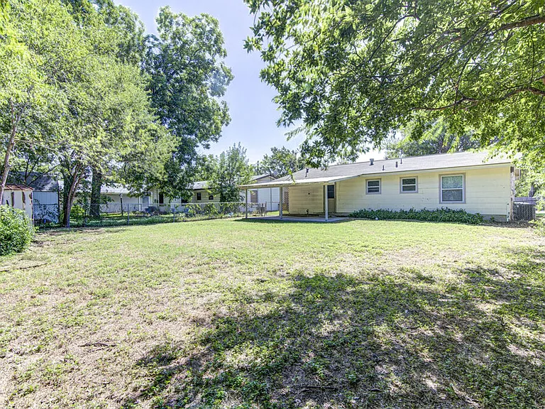 8406 Burrell Dr — Photo 21