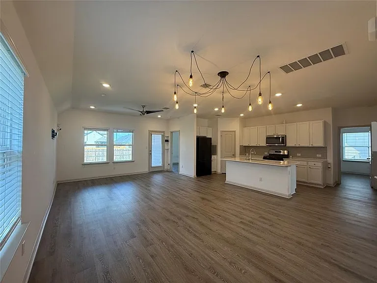 235 Sweetwater Creek Ln — Photo 4