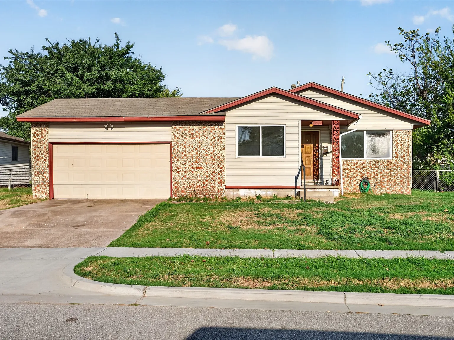 3 bed, 1.5 bath, 1060 sqft, $1,700 — Photo 3