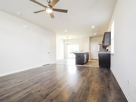 4th image of 164 Valley Creek Dr