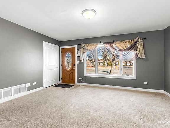 2nd image of 107 W Streamwood Blvd