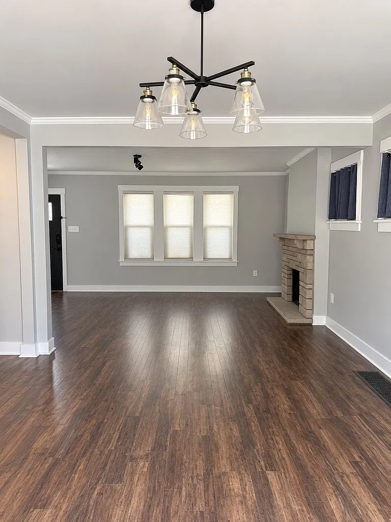 3 bed, 1296 sqft, $2,695 — Photo 2