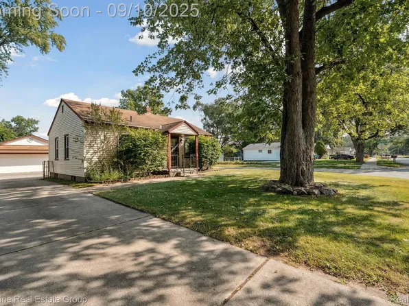 35012 Glen St, Westland, MI 48186