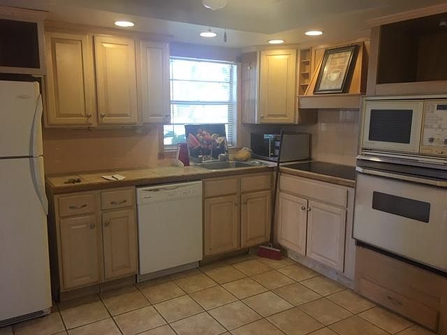 1st image of 120 Moonstone Ct #120