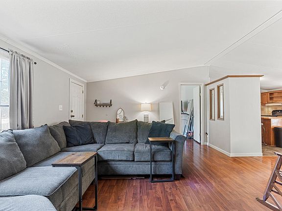5th image of 176 Lincoln Ln
