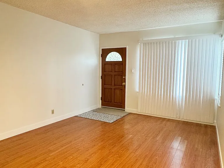 11248 Foster Rd — Photo 5