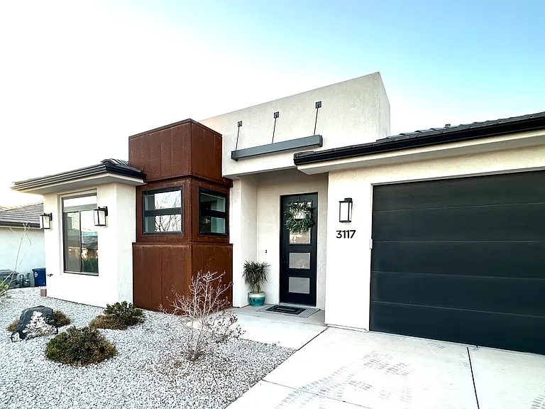3117 E Lavatera Dr — Photo 2