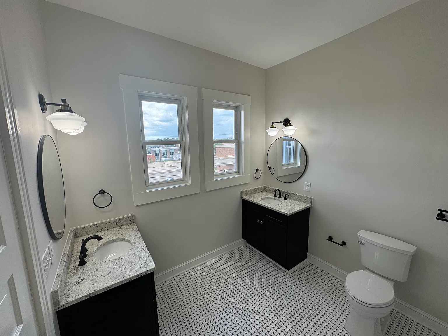 3 bed, 3.5 bath, $2,000 — Photo 2