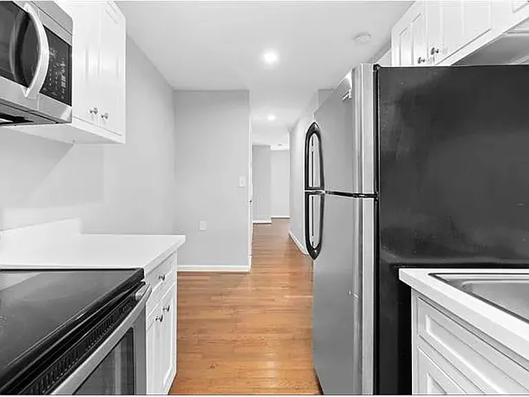 443 20th St NE — Photo 2