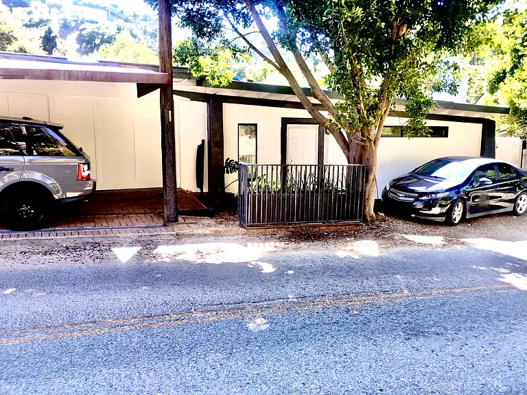 2366 Nichols Canyon Rd #A — Photo 21