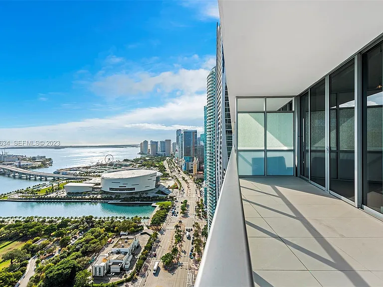 1100 Biscayne Blvd — Photo 4