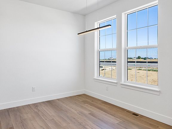 5th image of 38 Waterford St