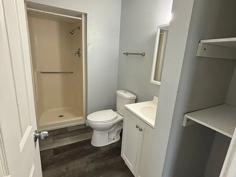 1112 Liberty St — Photo 5