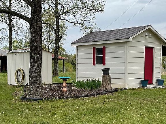 5th image of 264 Dorothy Dr