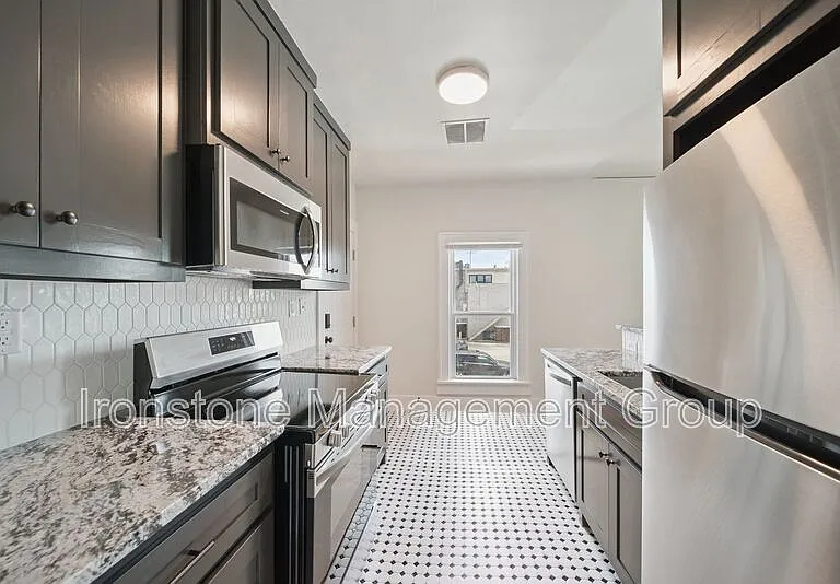 1437 1/2 S Peoria Ave — Photo 16