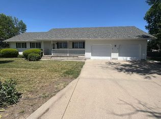 705 E 19th St, York, NE 68467