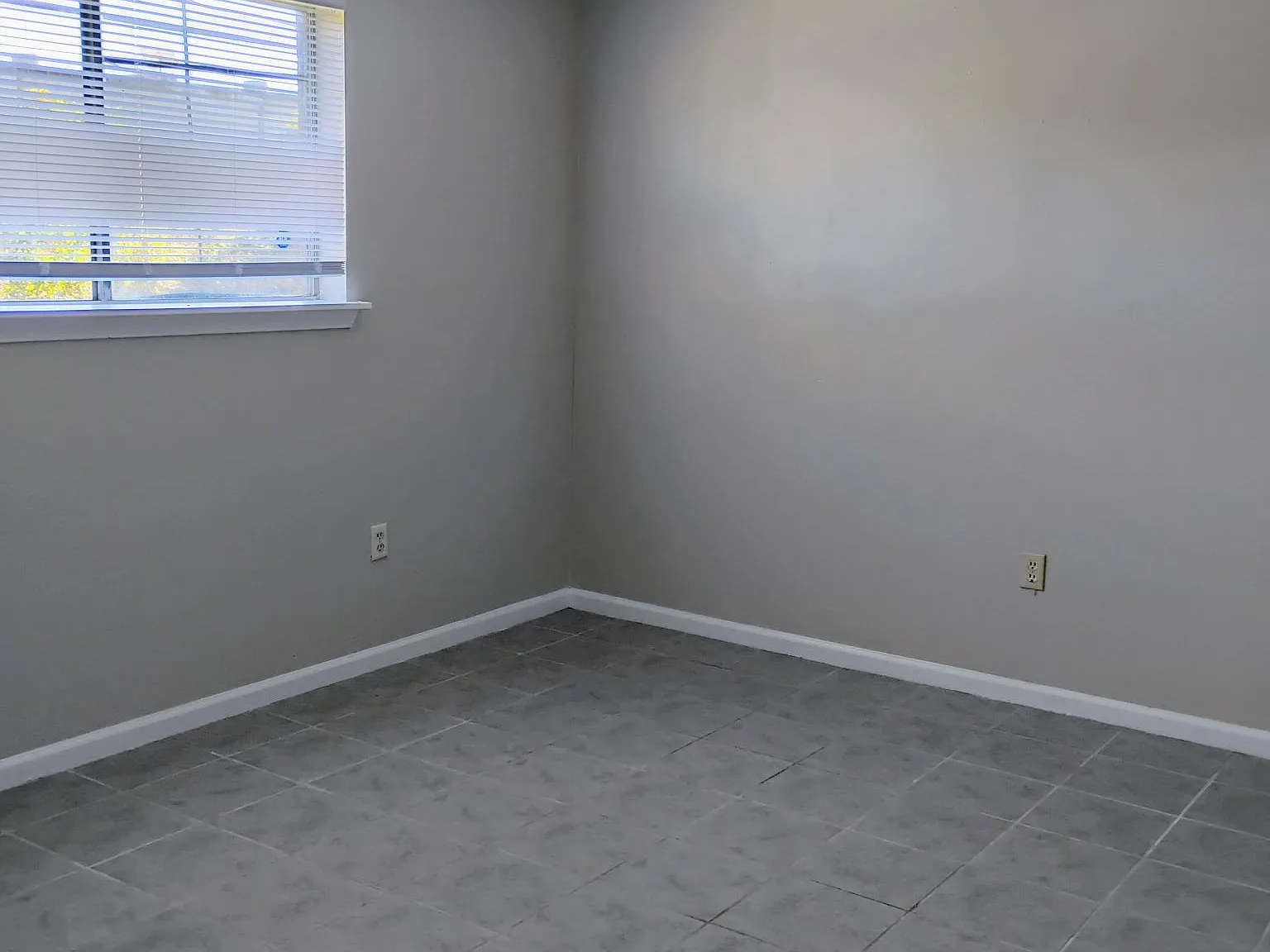 2 bed, 950 sqft, $950 — Photo 2