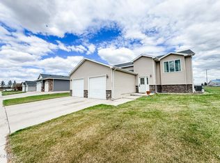 2502 12th Ave W, Williston, ND 58801