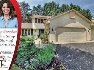 9708 Woodridge Dr, Eden Prairie, MN 55347