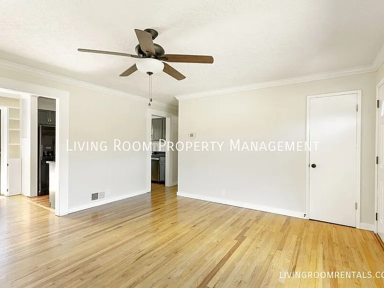 725 Riverdale Dr — Photo 6