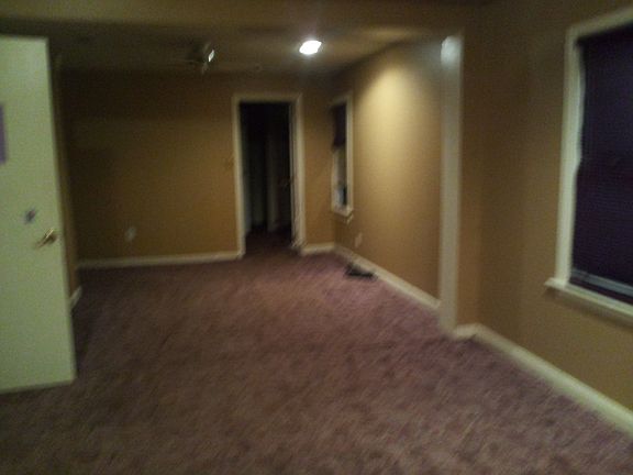 master bedroom to walk in closet