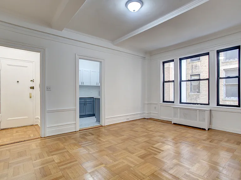 315 W 102nd St #4D — Photo 2