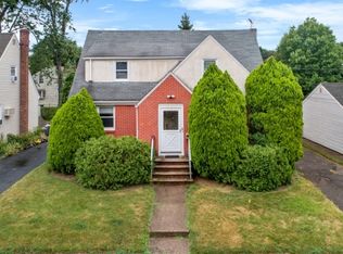 3-09 31st St, Fair Lawn, NJ 07410