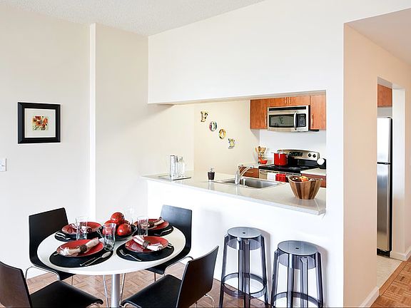4th image of 200 Marin Blvd #522