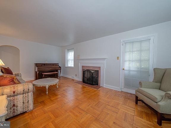 5th image of 801 Penn Ave