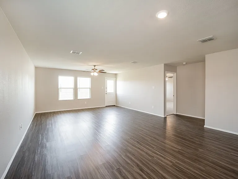 1617 Westfall Dr — Photo 3