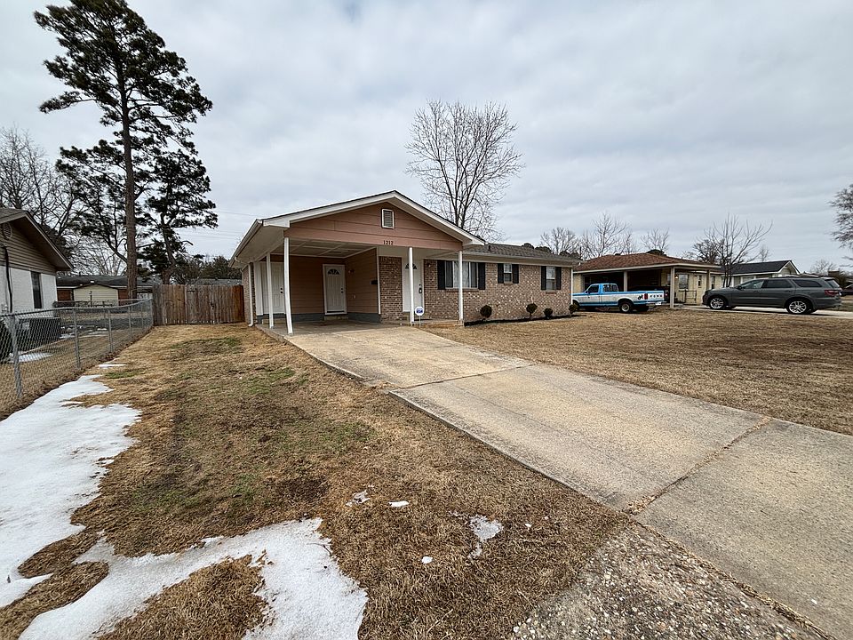 1st image of 1212 Eastview Dr