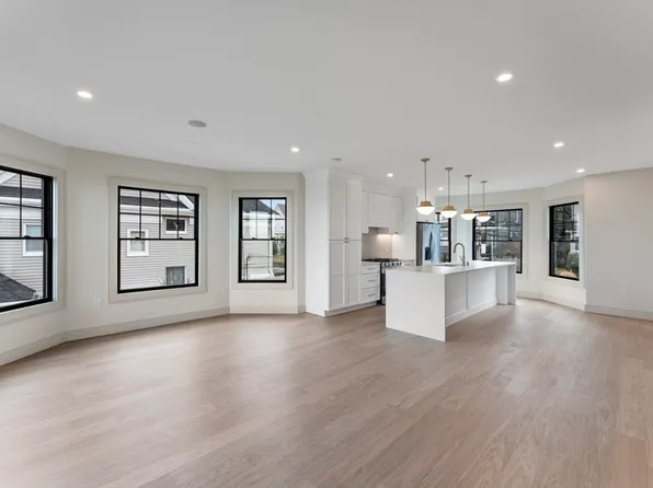 142 Metropolitan #U-2, Roslindale, MA 02131