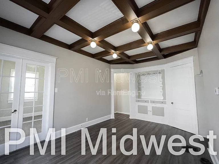 125 E 17th St #1 — Photo 3