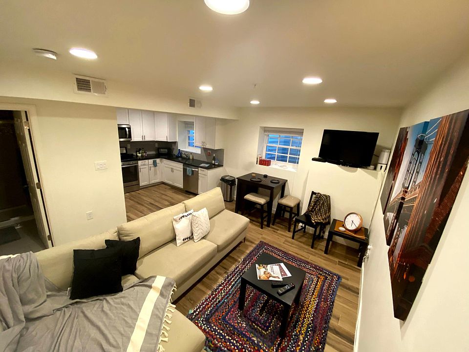 Open lay-out for living room and kitchen