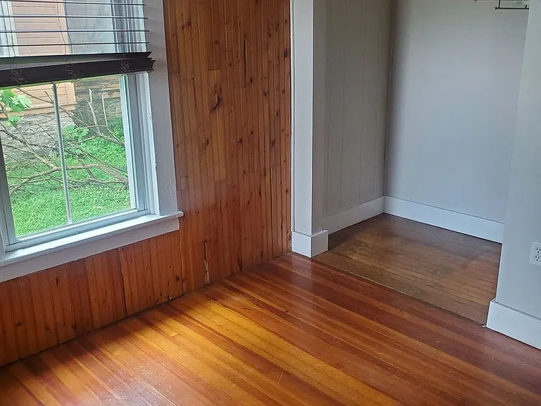 121-123 Tompkins St — Photo 11