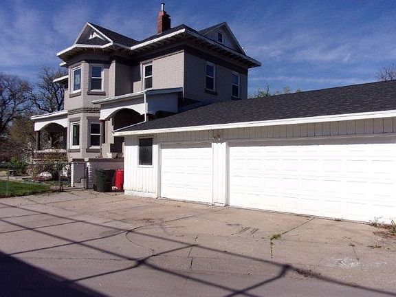 2nd image of 403 W 6th St
