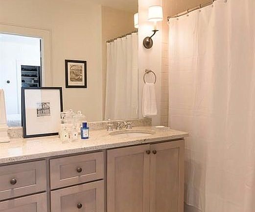 Staged - Upper Bath