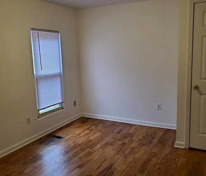 470 Hawkins St #1 — Photo 10